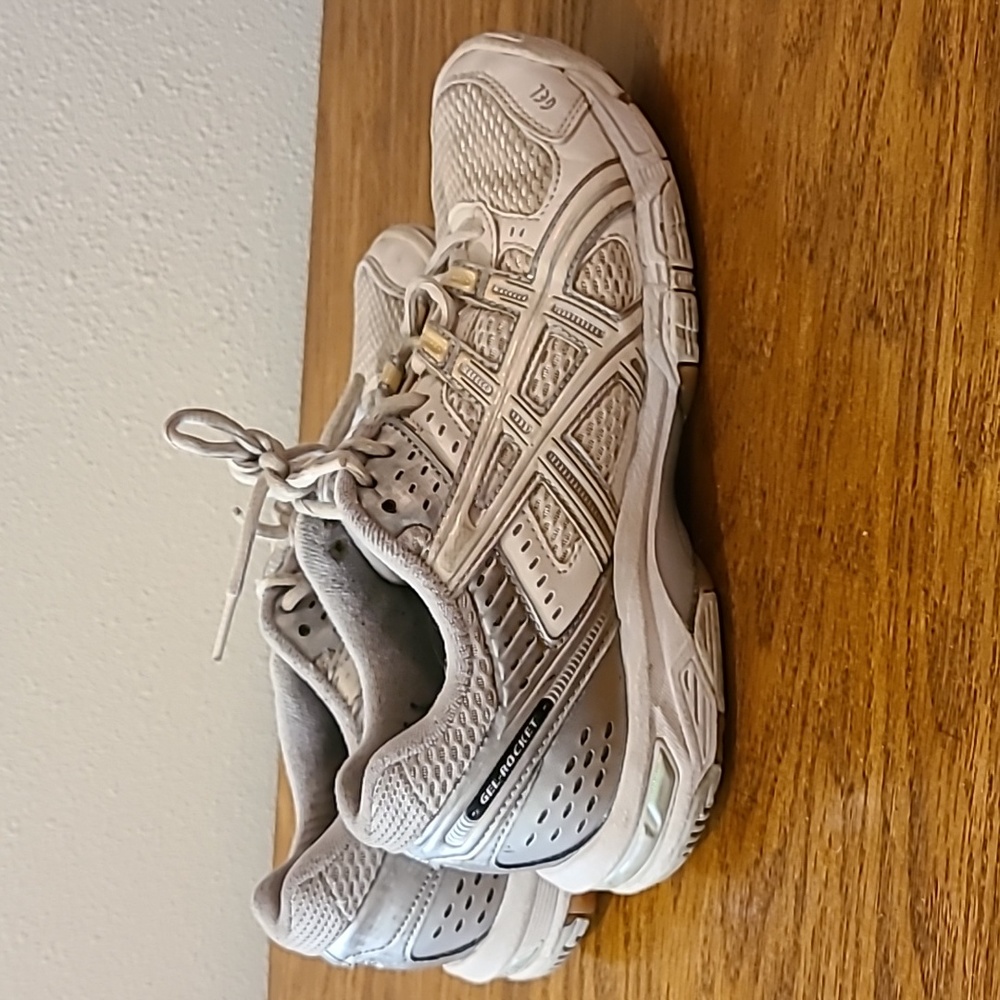 Asics Gel-rocket volleyball (or court) shoe size 7